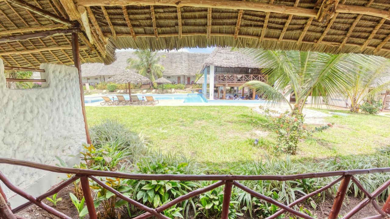 Hotel Karafuu Beach  Resort