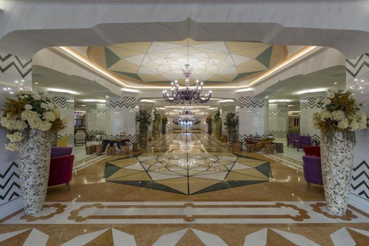 Royal Taj Mahal Hotel