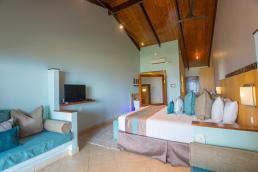 COCO DE MER HOTEL AND BLACK PARROT SUITES