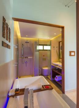 COCO DE MER HOTEL AND BLACK PARROT SUITES