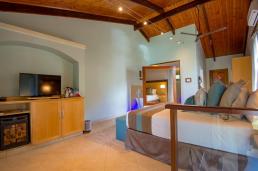 COCO DE MER HOTEL AND BLACK PARROT SUITES