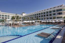 Karmir Resort Hotel