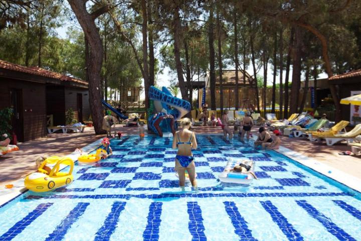 Hotel Champion Holiday Village