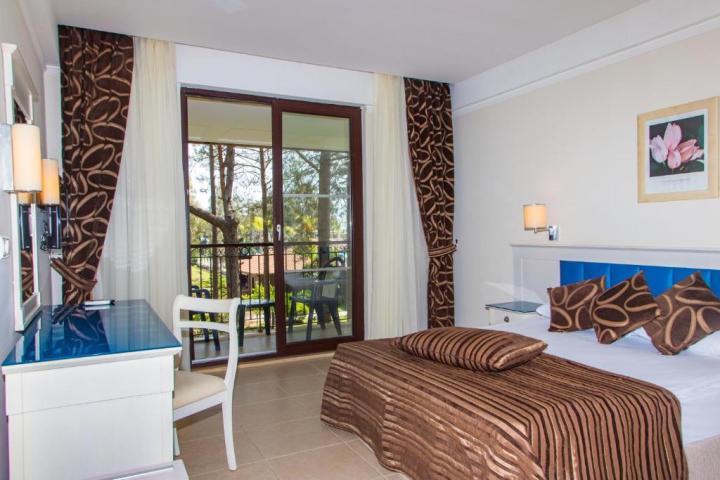 Hotel Champion Holiday Village