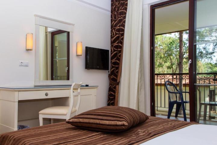 Hotel Champion Holiday Village