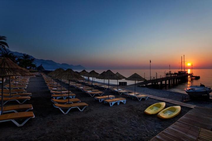 Hotel Champion Holiday Village