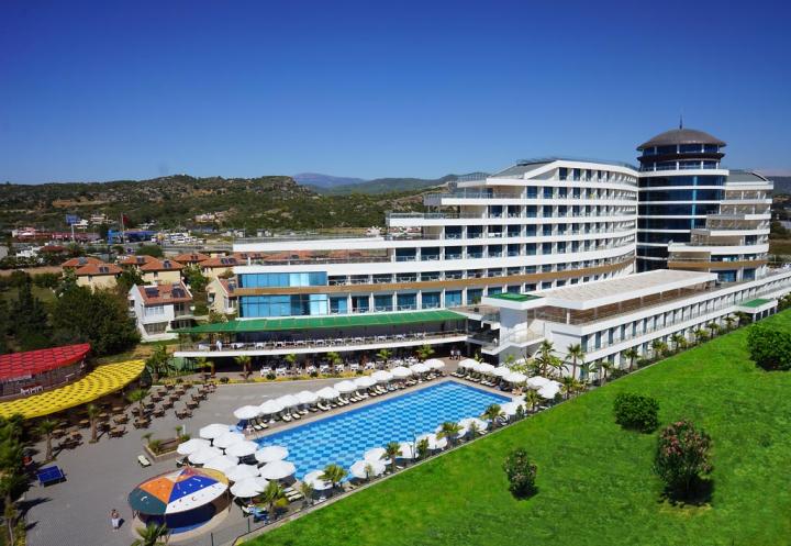 Raymar Resort & Aqua Hotel