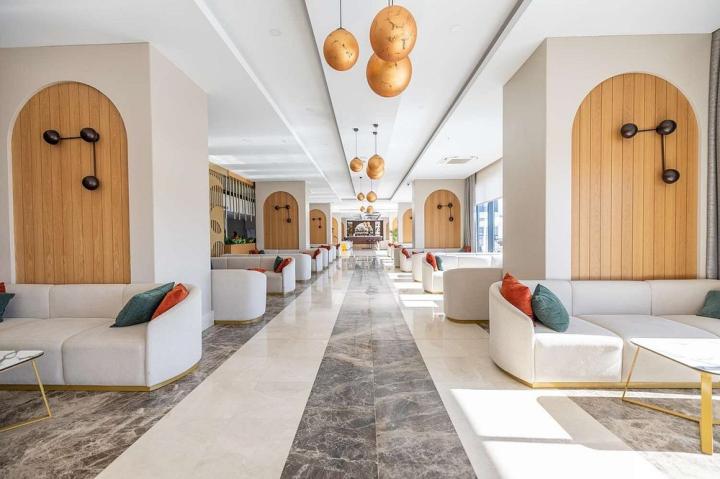 Side Moon Palace