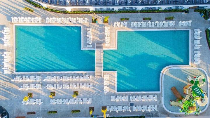 Side Moon Palace